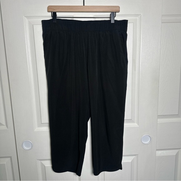 T by Talbots Black Capri Pants Relaxed Fit - Picture 1 of 12